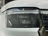 LEDヘッドライトは、点灯の瞬間から最大光量を発揮し、突然暗くなるトンネルなどでの安定感を高めます。