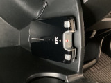 グローブBOX内のカードの取り出しもしやすい場所にETCがついています。高速道路の料金所の通過もラクラクです!。
