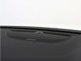 【harman/kardon】世界のオーディオファン垂涎のプレミアムサウンドシステムを搭載。原音に近い音場空間を忠実に再現。乗る人すべてに最良の音響体験を提供します。