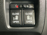 【両側パワースライドドア】両側がパワースライドドアになっており、運転席のスイッチやスマートキーでも開閉が可能です!開口部も広いので乗り降りも楽々♪