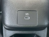 USBポートはお出かけの時はもちろん万が一の災害の時に携帯電話など充電可能。