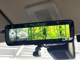 【デジタルルームミラー】後席の大きな荷物や同乗者で後方が確認しづらい時でも安心!カメラが撮影した車両後方の映像をルームミラー内に表示。クリアな視界で状況の確認が可能です!