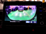 バックカメラの画像です。ガイドラインがスムースな車庫入れをサポートいたします。車庫入れの安心感がアップしますね。