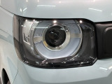 LEDヘッドライトは、点灯の瞬間から最大光量を発揮し、突然暗くなるトンネルなどでの安定感を高めます。