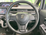インテリアに合わせたデザインのステアリングは、運転される方のことも考え、運転しやすい形状、大きさです。是非一度、実際に触ってお確かめください。