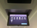 【後席モニター】家族や友人とお出かけする機会が多い方に大人気の後席モニターを装備!見やすい位置に画面がありテレビやDVDの視聴も快適!友達もお子様も、後席にしか乗らなくなるかも??