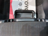 【シートアンダートレイ】助手席シート下にトレイ付きで靴の収納もラクラク