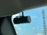 前方と車内と後方を録画できるドライブレコーダーも装着されていますので安心して快適なドライブが楽しめますね。