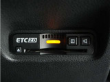 ◆ETC2.0装着◆進化したドライブ体験。料金収受システムだけだったETCが生まれ変わって、高速道路を賢く使うETC2.0に進化しました。多彩な情報サービスが便利で快適なドライブ体験を提供します。