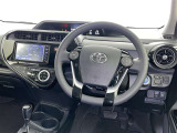 運転席まわりです。 各操作スイッチは使いやすい位置に配置されてます。