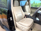 【ベージュレザーシート】デザイン性が高く、高級感のあるベージュ革シート。常に体に触れる部分だから、座り心地の良さにはこだわりたいですね♪汚れの付着や劣化を抑制する内装コーティング施工もおススメですよ♪
