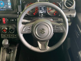 インテリアに合わせたデザインのステアリングは、運転される方のことも考え、運転しやすい形状、大きさです。是非一度、実際に触ってお確かめください。