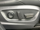 【運転席8WAYパワーシート】リクライニングからシートリフターまで、スイッチ一つで簡単にシートの微調整が可能!自分に最適なシートポジションにセットして、快適なドライブをお楽しみください。
