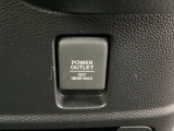 アクセサリーソケットを装備。車内アクセサリーの電源として便利です。