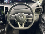 インテリアに合わせたデザインのステアリングは、運転される方のことも考え、運転しやすい形状、大きさです。是非一度、実際に触ってお確かめください。
