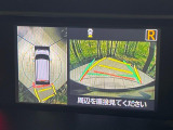 【パノラミックビューモニター】専用のカメラにより、上から見下ろしたような視点で360度クルマの周囲を確認することができます☆死角部分も確認しやすく、狭い場所での切り返しや駐車もスムーズに行えます。