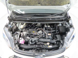 車にとって、とても大切な部分のエンジンルーム。綺麗に清掃済みで安心です。