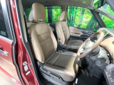 運転席シート廻りは使用感も少なく、良好な状態となっています。前オーナー様が丁寧に使っていたことがよくわかりますね。