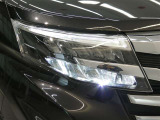 LEDヘッドライトです。デザイン性がよくとても明るいので、夜間の走行や悪天候でも安心です。しかも長寿命!