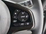 ◆アダプティブクルーズコントロール◆予め設定した車速内でクルマが自動的に加減速。前走車との適切な車間距離を維持しながら追従走行します。【LKAS】車線維持支援システムでステアリング操作を支援。