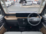 運転席からの視界もよくどなたがお乗りになられても運転しやすい車両になっています☆