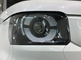 LEDヘッドライトは、点灯の瞬間から最大光量を発揮し、突然暗くなるトンネルなどでの安定感を高めます。