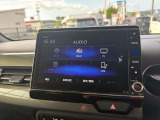 カーナビ付きです。カーナビの機能や保証につきましては、担当スタッフまでお尋ねください。