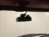 後方にもドライブレコーダーのカメラが付いています。前後両方でお車の周りを監視・記録いたします。