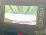 【バックカメラ】駐車時に後方がリアルタイム映像で確認できます。大型商業施設や立体駐車場での駐車時や、夜間のバック時に大活躍!運転スキルに関わらず、今や必須となった装備のひとつです!