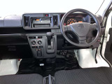 分かりやすく操作しやすい運転席まわりです☆