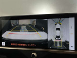 バックカメラの他に上から見下ろしたような画像が見れるアラウンド(全方位)モニター。前後左右を把握できる、すごい機能が装備されています!