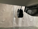 【別途SDカードの購入が必要です。また社外品は保証対象外となります。】運転中の映像・音声などを記録して、交通事故やトラブルが起きた時の正確な状況把握に役立つドライブレコーダーが装着済。