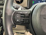 ステアリングにオーディオ操作スイッチが付いています。オーディオ画面に直接タッチしなくても操作が出来ますので、運転に集中できます。