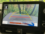 【バックカメラ】駐車時に後方がリアルタイム映像で確認できます。大型商業施設や立体駐車場での駐車時や、夜間のバック時に大活躍!運転スキルに関わらず、今や必須となった装備のひとつです!