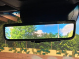 【デジタルインナーミラー】後席の大きな荷物や同乗者で後方が確認しづらい時でも安心!カメラが撮影した車両後方の映像をルームミラー内に表示。クリアな視界で状況の確認が可能です!