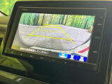 【バックカメラ】駐車時に後方がリアルタイム映像で確認できます。大型商業施設や立体駐車場での駐車時や、夜間のバック時に大活躍!運転スキルに関わらず、今や必須となった装備のひとつです!