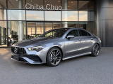 Mercedes-AMG CLA 35 4MATIC。マウンテングレーの精悍なボディに、AMGらしいスポーティな存在感が際立ちます。