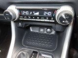 ☆☆運転席、助手席独立機能オートエアコン☆助手席に寒がりの方が乗っても大丈夫!!左右別々に温度設定ができます。
