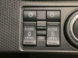 【両側パワースライドドア】両側がパワースライドドアになっており、運転席のスイッチやスマートキーでも開閉が可能です!開口部も広いので乗り降りも楽々♪
