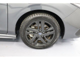 タイヤホイールは純正215/50R17を装着!