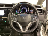 ハンドルにHondaセンシング系のクルーズコントロールやレーンキープアシストなどのスイッチと、オーディオの操作スイッチが装備されています。ハンドルから手を離さず安全に操作できます。