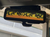 【スマートリヤビューミラー】後席の大きな荷物や同乗者で後方が確認しづらい時でも安心!カメラが撮影した車両後方の映像をルームミラー内に表示。クリアな視界で状況の確認が可能です!