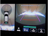 前後左右4つのカメラを合成して上から見ているような感覚で駐車を行っていただけます♪ 切り替えスイッチであらゆるカメラモードに切り替えが可能です!