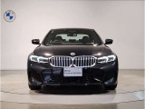 BMW代表的な特徴のキドニーグリル。BMWのすべてのモデルに採用され、BMWらしさを強調しております。