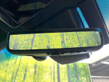 【デジタルインナーミラー】後席の大きな荷物や同乗者で後方が確認しづらい時でも安心!カメラが撮影した車両後方の映像をルームミラー内に表示。クリアな視界で状況の確認が可能です!
