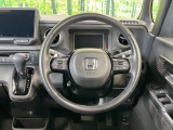 【純正革巻きステアリング】上質な革を使用することで、手にしっかり馴染みとても運転しやすいハンドルです♪
