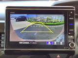 バックモニター付きで、車庫入れやバック時の後方確認をしっかりサポート。モニターに映し出される映像で死角も確認しやすく、狭い場所での駐車や後退時の操作をより安心して行えます。