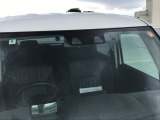 障害物を感知して、衝突の可能性がある場合、運転者へ警告音を発したり、衝突の可能性が高い場合、ブレーキの補助操作を行い、減速して衝突被害を軽減するシステムです。