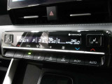 車内の温度管理に便利なオートエアコン☆
