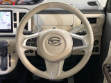 インテリアに合わせたデザインのステアリングは、運転される方のことも考え、運転しやすい形状、大きさです。是非一度、実際に触ってお確かめください。